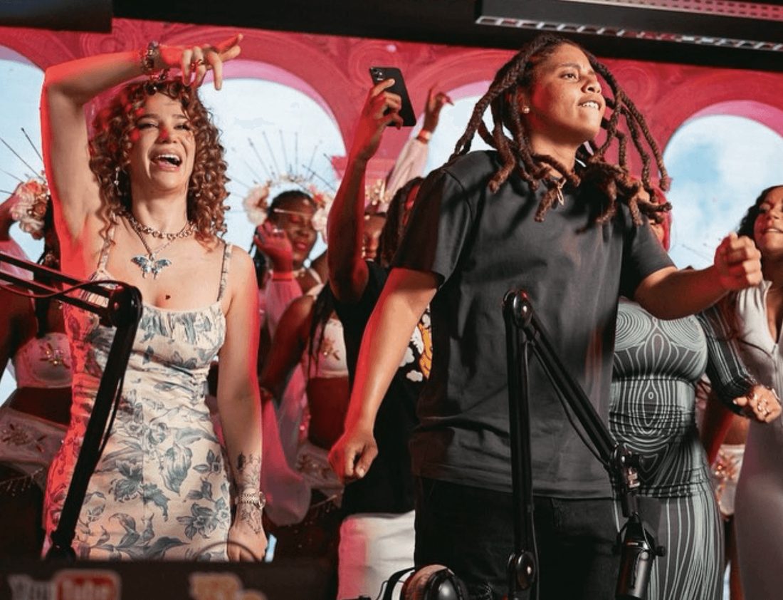 Ambiance de soirée, public et performeurs